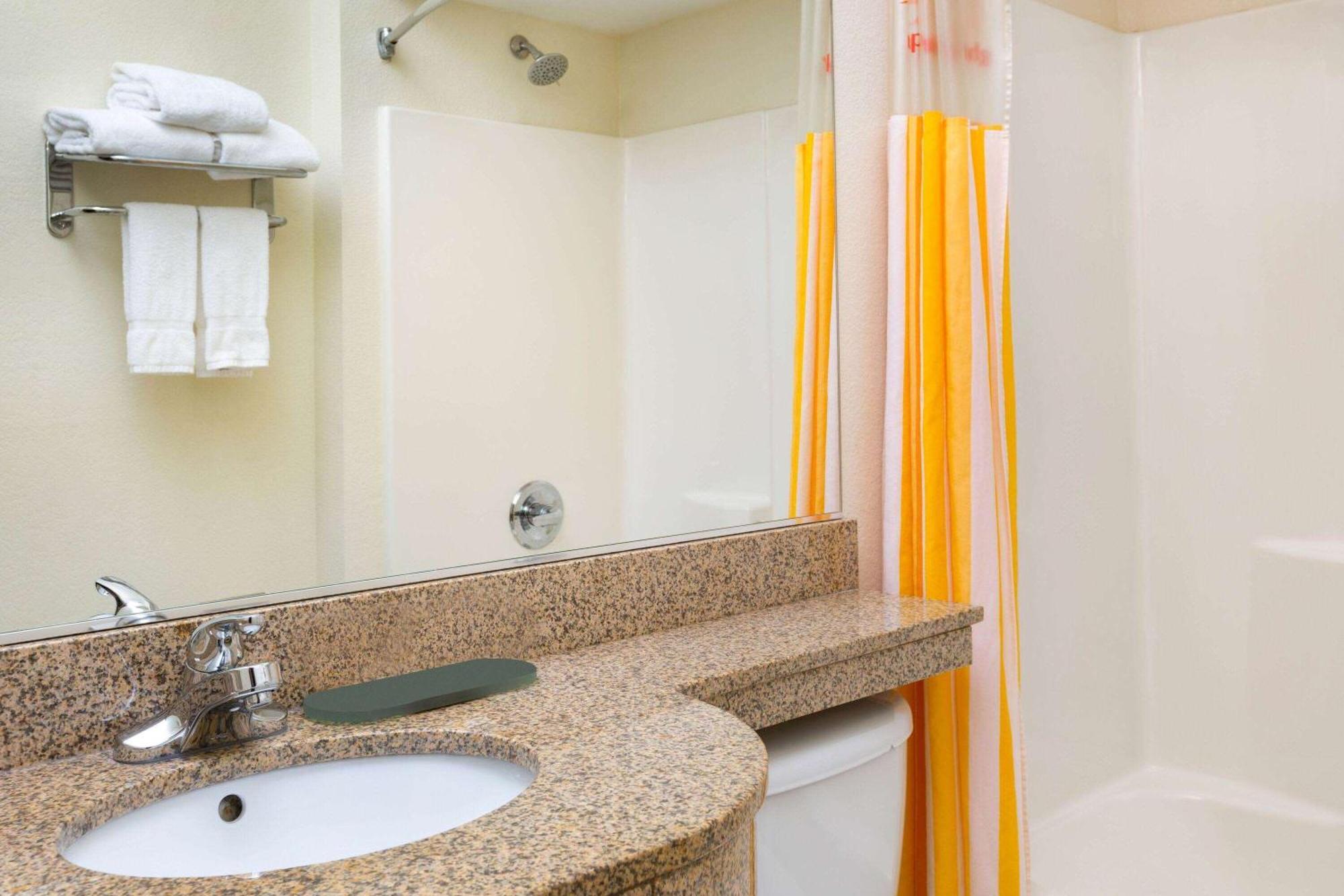 La Quinta By Wyndham Hotel Tulare